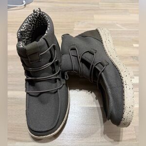 HEYDUDE Mid Top Boot Sneakers Charcoal – Women’s 7 – New